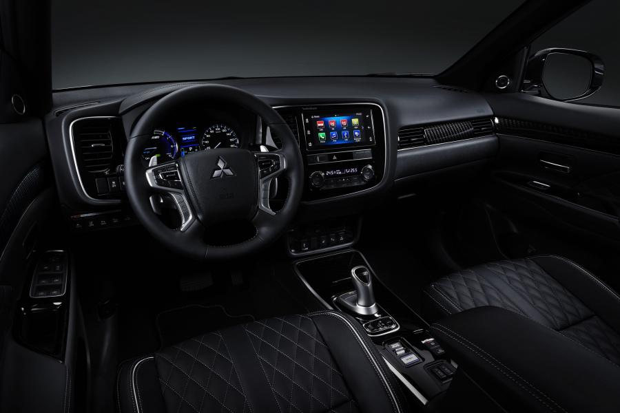 Торпедо Mitsubishi Outlander PHEV 2018 года  (WW) (фото 2 из 43)